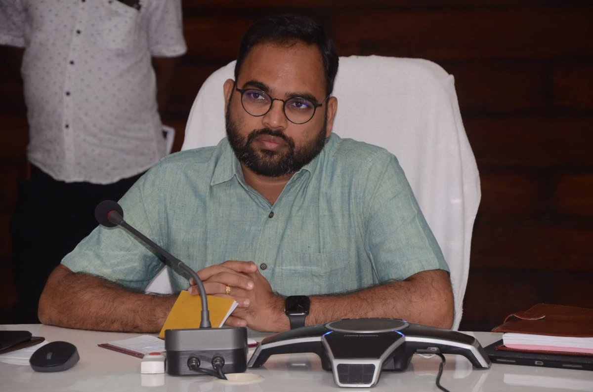 Thank you <a href="/Collector_MNCL/">Collector Mancherial</a> ma'am, <a href="/Collector_SDPT/">Collector Siddipet</a> sir

National Handloom Day wishes to all.
Let us encourage and support #handloomsofIndia 

I invite <a href="/Collector_KMM/">District Collector Khammam</a> , <a href="/Collector_KMR/">Collector Kamareddy</a> , <a href="/mhbdpolice/">MAHABUBABAD DISTRICT POLICE</a> SP garu to accept the handloom challenge! 

#MyHandloomMyPride