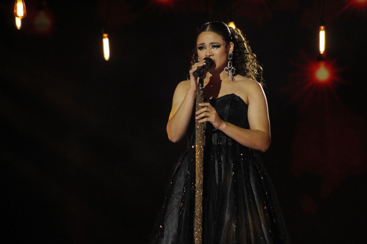 LaAcademiaTV's tweet image. 𝗖𝗘𝗦𝗜𝗔 hizo sonar su voz al máximo… 👏🏼🎤🎶 La alumna logró conquistar al director y a sus maestros. 🧡 ¿A ti? 📲

#LaAcademiaFinalistas #LoVisteEnAzteca 𝗘𝗡 𝗩𝗜𝗩𝗢: bit.ly/LA22EnVivo