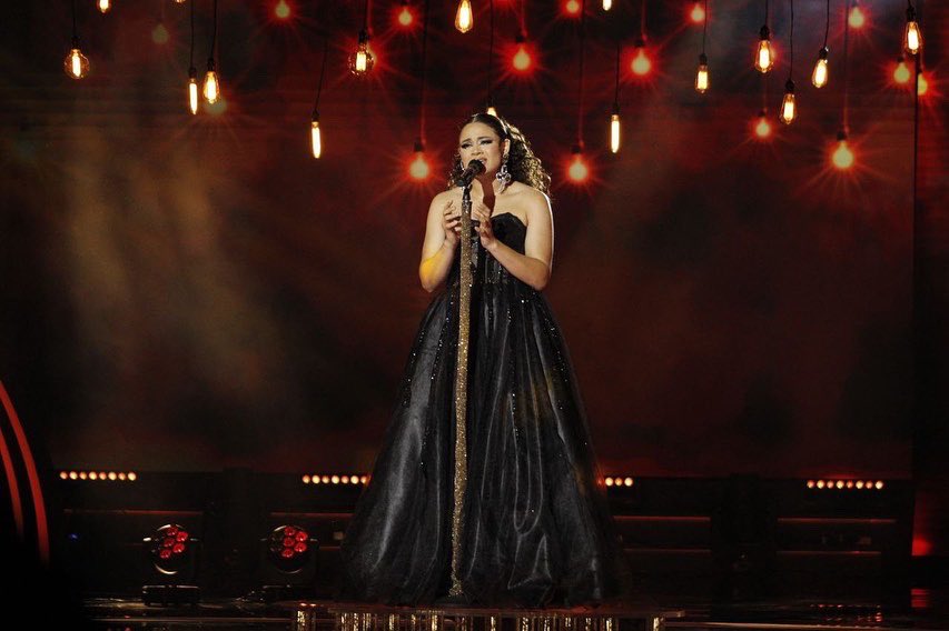 LaAcademiaTV's tweet image. 𝗖𝗘𝗦𝗜𝗔 hizo sonar su voz al máximo… 👏🏼🎤🎶 La alumna logró conquistar al director y a sus maestros. 🧡 ¿A ti? 📲

#LaAcademiaFinalistas #LoVisteEnAzteca 𝗘𝗡 𝗩𝗜𝗩𝗢: bit.ly/LA22EnVivo