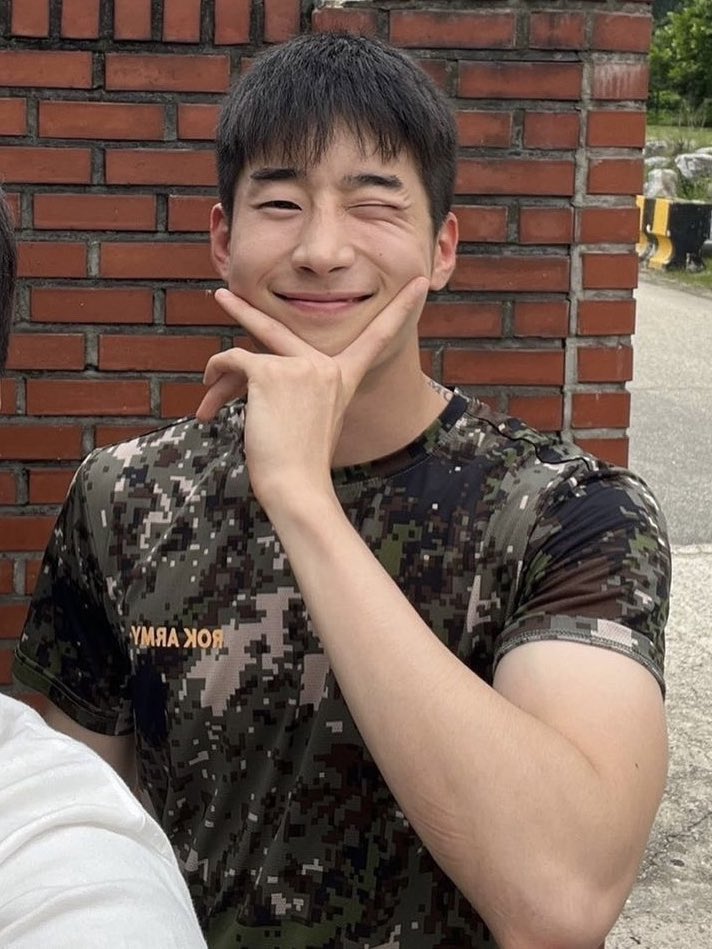 ก่อนเข้ากรม                             หลังเข้ากรมไป 1 ปี