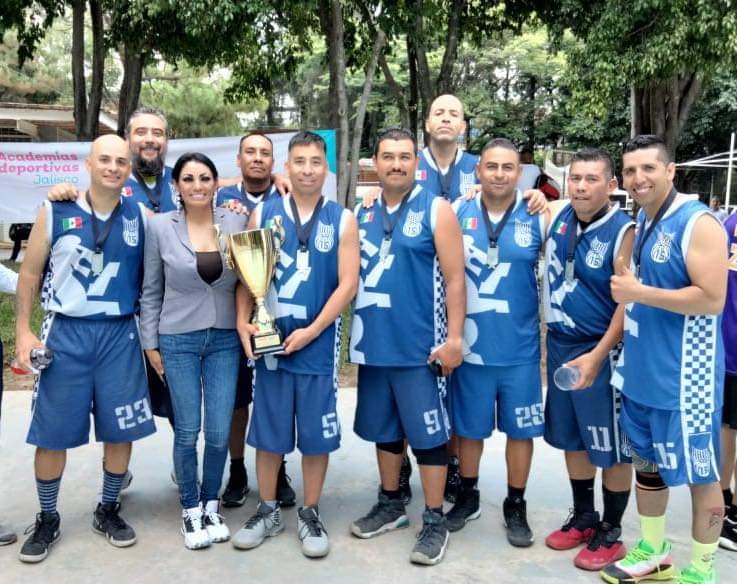 josemedranomc's tweet photo. Se realizó de manera exitosa en el Parque Solidaridad el 1er Torneo de Basquetbol para Academias de Policías de la Zona Metropolitana de Guadalajara.
Se hizo en colaboración entre OSEPPA A.C. y las Academias Deportivas del Gobierno de Jalisco.

#DeporteParaElDesarrolloYLaPaz https://t.co/OuO0MjYGY8