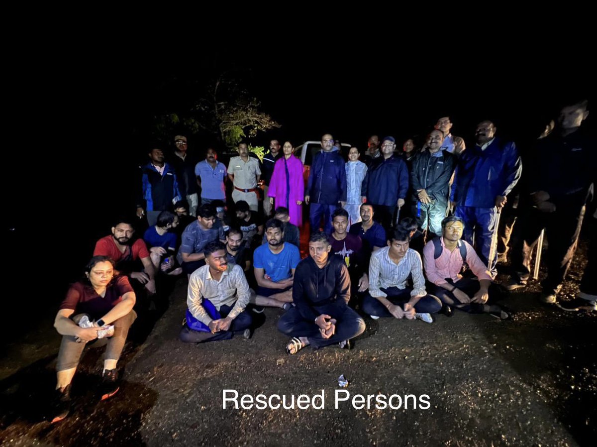 pankaj_ifs's tweet photo. Total 22 persons were safely rescued from Dugarwadi Fall which were trapped due to rise in Water level after sudden downpour.

The Rescue operation ran for more than 3 hours mainly taking help of local youth. 
@MahaForest @InfoNashik @SPNashikRural @nashikpolice @moefcc https://t.co/5CBJLo2df4