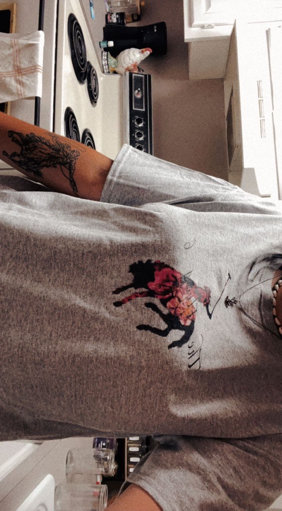 GracieBrush's tweet photo. no way i have clothes with my fucking brand on them. nobody talk to me, i’m obsessed.

(but everyone go buy one so we can be twinz)
https://t.co/MZR7SQSCBf https://t.co/WZowzbvvdw