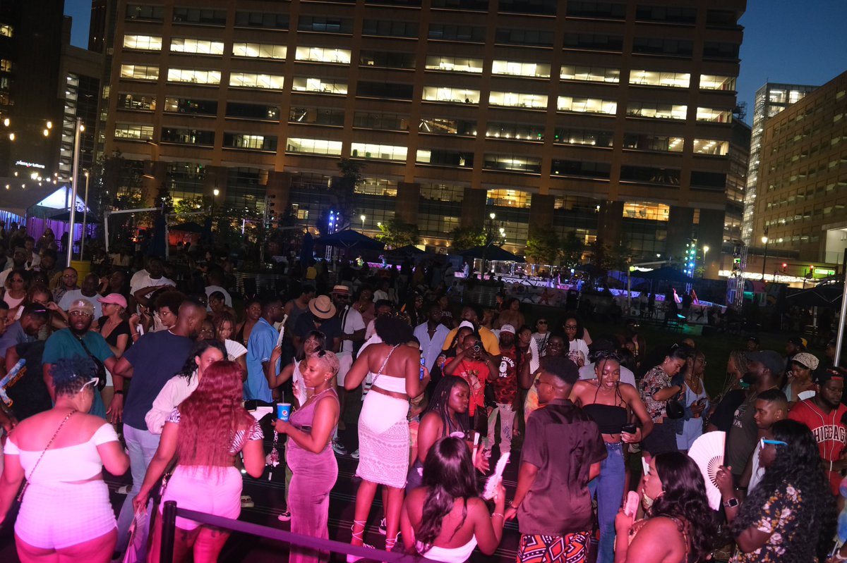 We really shut down The Monroe Street Midway last night ! Never has this been in the city yet ! <a href="/jerkxjollof/">Jerk X Jollof</a> <a href="/mindofasante/">asante</a> <a href="/DJBlakito/">blakito’s thoughts</a>