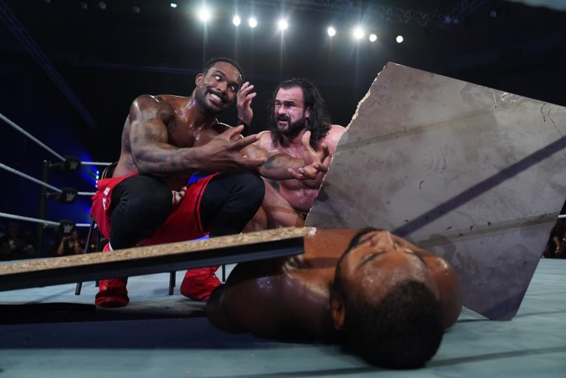 TurnHeelWres's tweet photo. Hoy le ha tocado a Angelo Dawkins 😂 https://t.co/S1Ro6AfwUG