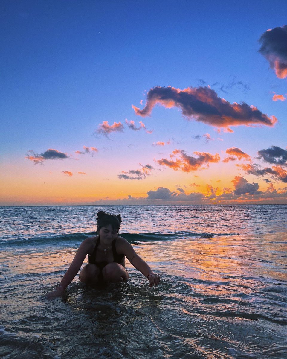 crysstalmorales's tweet photo. i <3 hawaii https://t.co/Tq3oGyGabE