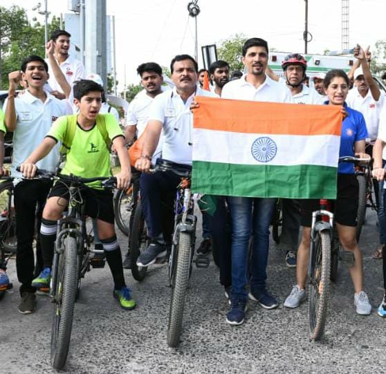 RAHULSINGHNSSMP's tweet photo. आओ सब देश प्रेम में एकजुट हो जाएं 
मिलकर अपना तिरंगा सबसे ऊँचा लहराएं |
@YASMinistry 
@NSSMYMP 
@NSSBUMP
 @NssMPOU https://t.co/PHR5hiEsZl