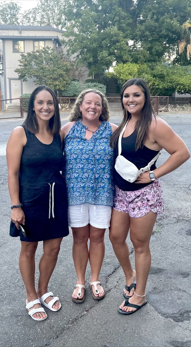 CoachBredbenner's tweet photo. So great seeing Ashlynne Neil, 2016 MVC Regular Season and Tournament Champion for @GoShockersSB, in Winters, CA. Keep working hard! Proud of you!! Great hospitality, food, drinks, and company at Green River Brewery & Taproom. #investinwomen #shockeralum #watchus π€ππΎπ₯ https://t.co/67w3bAZOQj