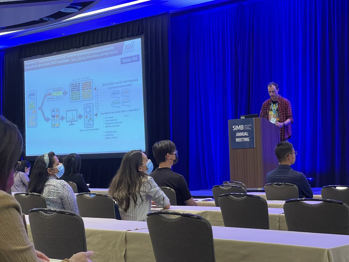 NigelJMouncey's tweet image. JGI’s @dtdoering giving a terrific Science Slam presentation earlier. Hope you got to check out his poster. @jgi #SIMBAM2022