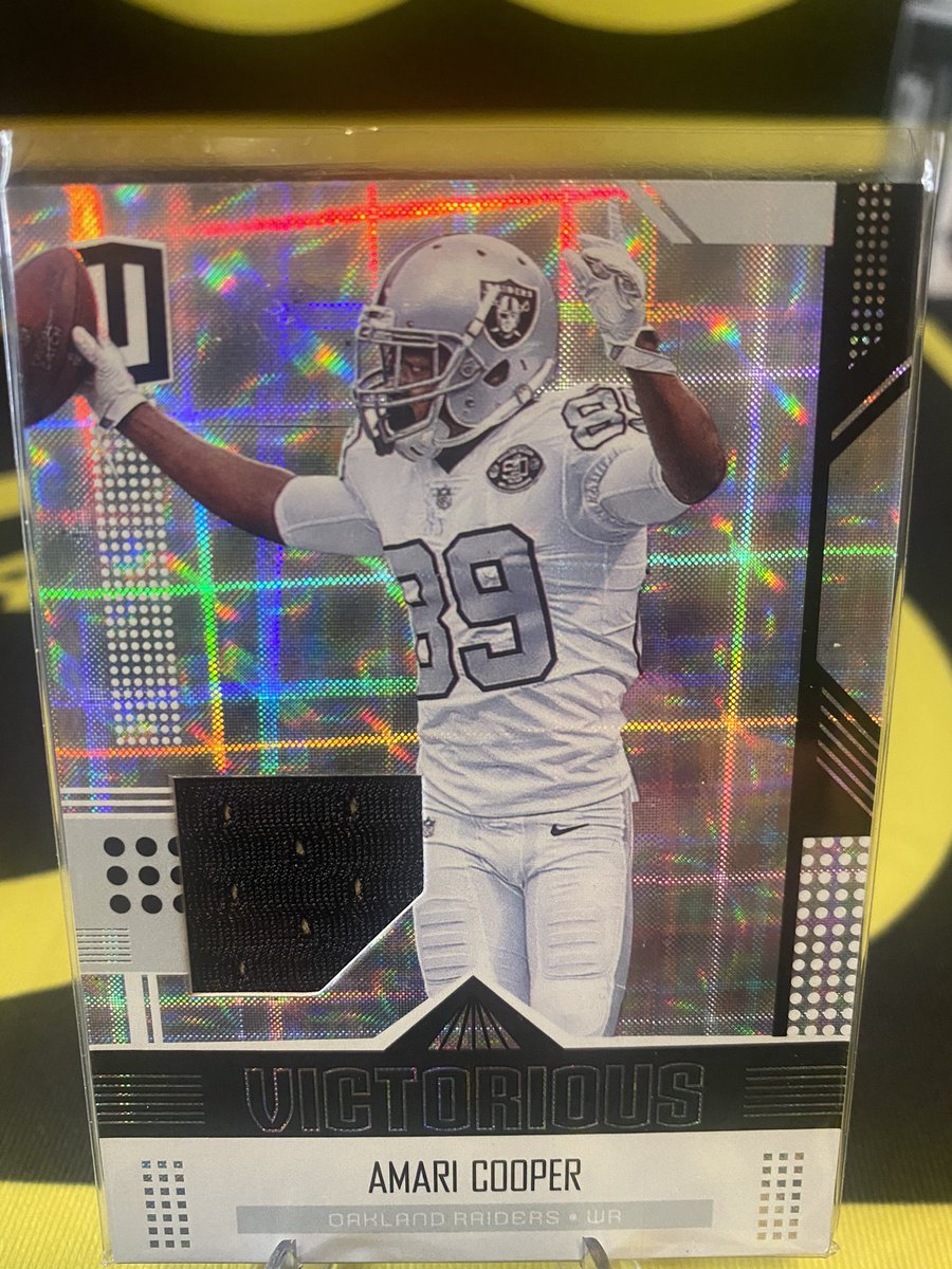 JBCards412's tweet photo. ‼️FREE GIVEAWAY @ 500 followers‼️
@PaniniAmerica victorious Amari Cooper &amp; score Marcus Mariota Memorabilia cards 🔥🔥🔥🔥
FOLLOW &amp; TAG A FRIEND TO ENTER #memorabilia #memcard #thehobby #whodoyoucollect #NFL https://t.co/UTgJZfpYuR