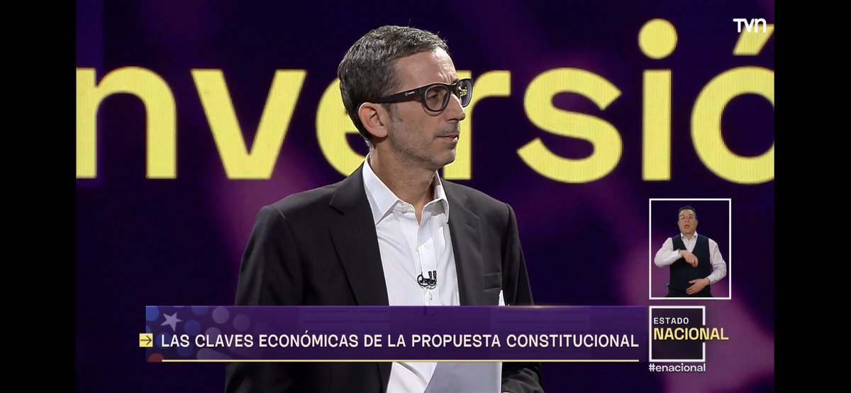 csantander23's tweet photo. Que periodista prefieres : 
RT.    Daniel Matamala  
FAV. Matías del Río 
#enacional #ToleranciaCero #EstadoNacional https://t.co/nbl9WTjWxF