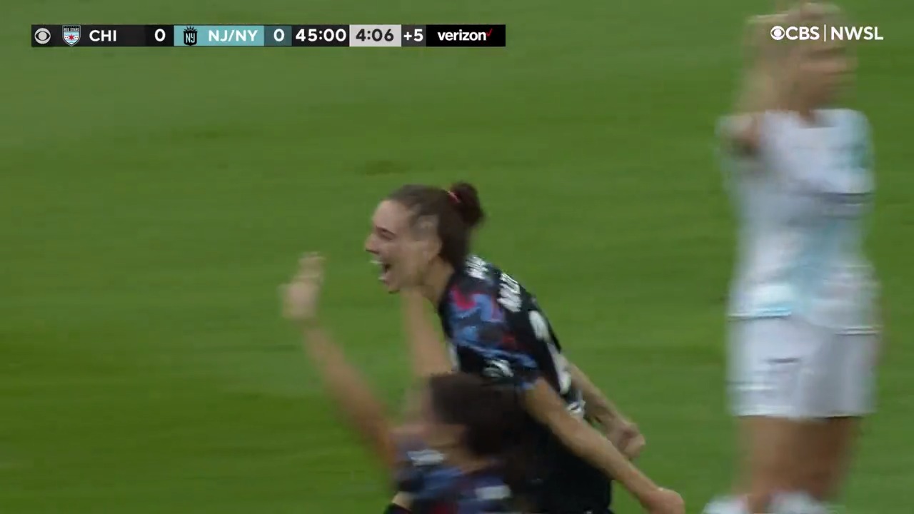 .@tatumnmilazzo gives @chicagoredstars the lead just before the break!

#MKOT”