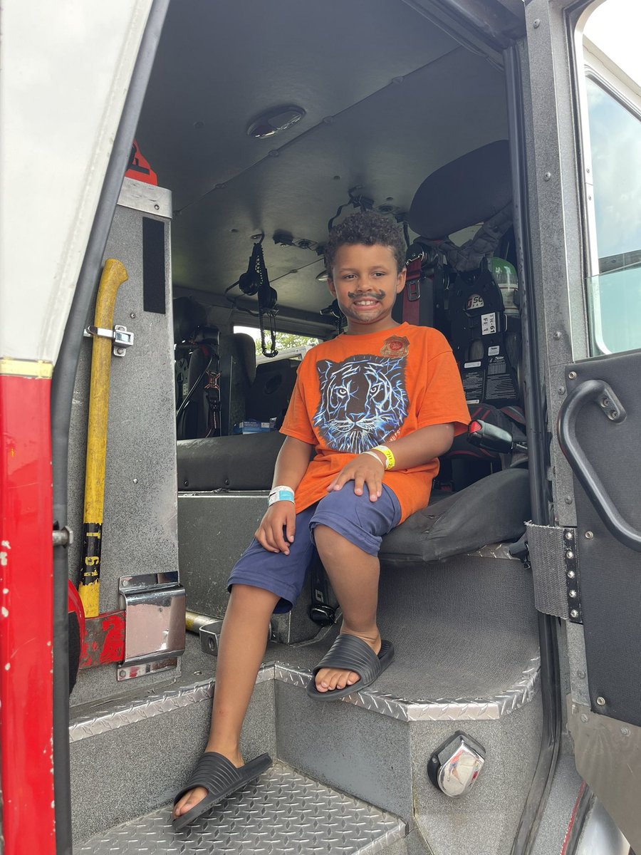 OFDFFGentry's tweet photo. T61 showing the kids the fire truck at King of Kings back to school event. What a great time!!! FF Gentry and FF Luthke may or may not have had a dance battle π©π½βππ§βππ§π»βππ #OFDCares #Community #GentryWonTheDanceBattle https://t.co/RybjRGzTis