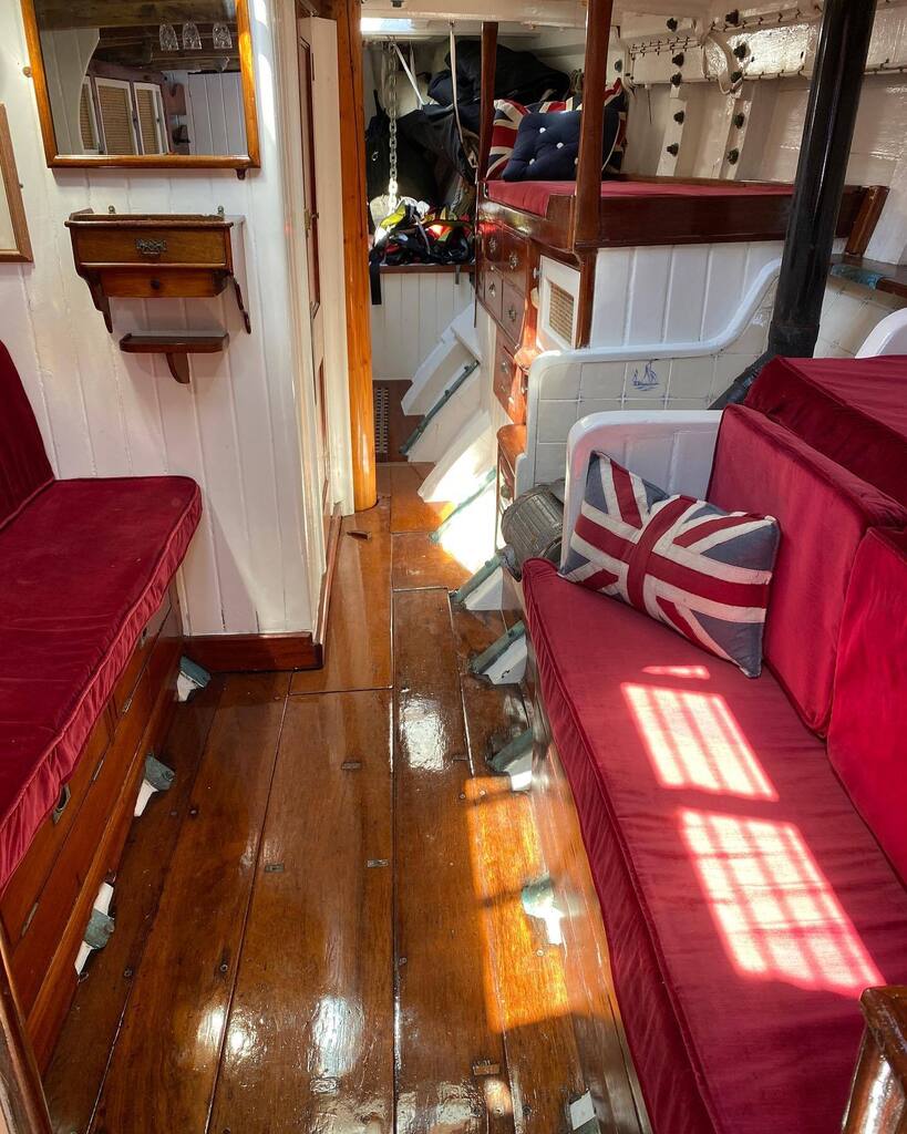 Saunterer1900's tweet photo. … after a long year, at last getting ready for the West Country… #saunterer #captainoates #gilbertwhiteshouse #theoatescollection #classicboat #classicyacht #woodenboat #sauntererimages2022 #woodenboats #BRWBA #bucklershard #beaulieuriver @beaulieuri… https://t.co/BNoGkDz1Fj https://t.co/86adnZKY4Z