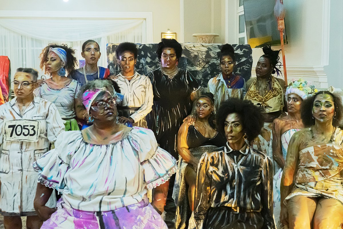 scdsb_hreo's tweet photo. "Hermosa Intervención (Beautiful Intervention): The Body as Transmitter of Black Stories" is a group of Afro-Uruguayan women reconstructing the history of Black women in the Americas, thereby sharing a historiography not taught in school. @SCDSBequity https://t.co/VKWoEpsZUj https://t.co/muRwq6OMaK