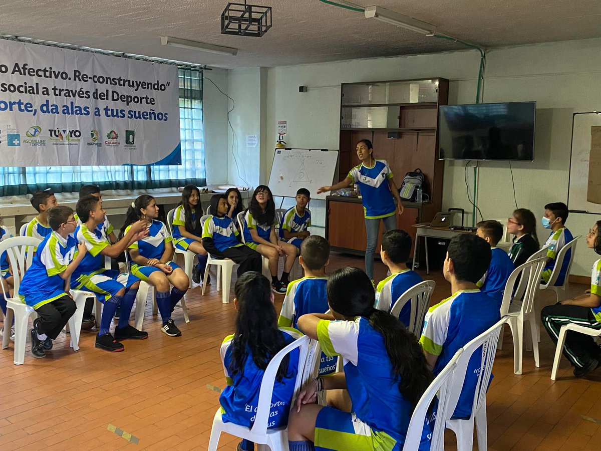 ittffoundation's tweet photo. Empowering Teenagers through Sport project in Colombia
#TTDreamBuildingFund partner @amujerydeporte carried out "Every woman is a different world" workshop, where teenagers learn from different topics through playful activities. https://t.co/v6ykKqcE8T
