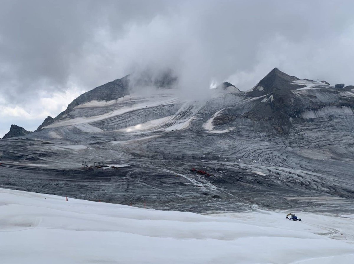 SkiRacingMedia's tweet image. Shocking images from the Hintertux glacier in Austria. If you have been there, it will break your heart. If not, it will certainly catch your attention.