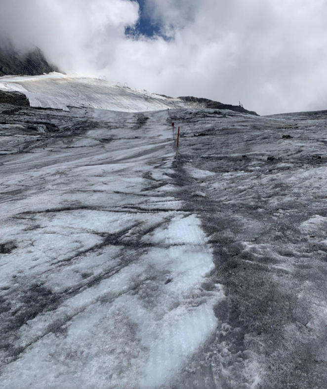 SkiRacingMedia's tweet image. Shocking images from the Hintertux glacier in Austria. If you have been there, it will break your heart. If not, it will certainly catch your attention.