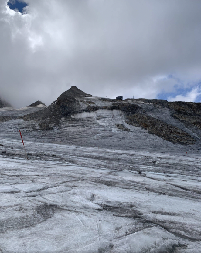SkiRacingMedia's tweet image. Shocking images from the Hintertux glacier in Austria. If you have been there, it will break your heart. If not, it will certainly catch your attention.