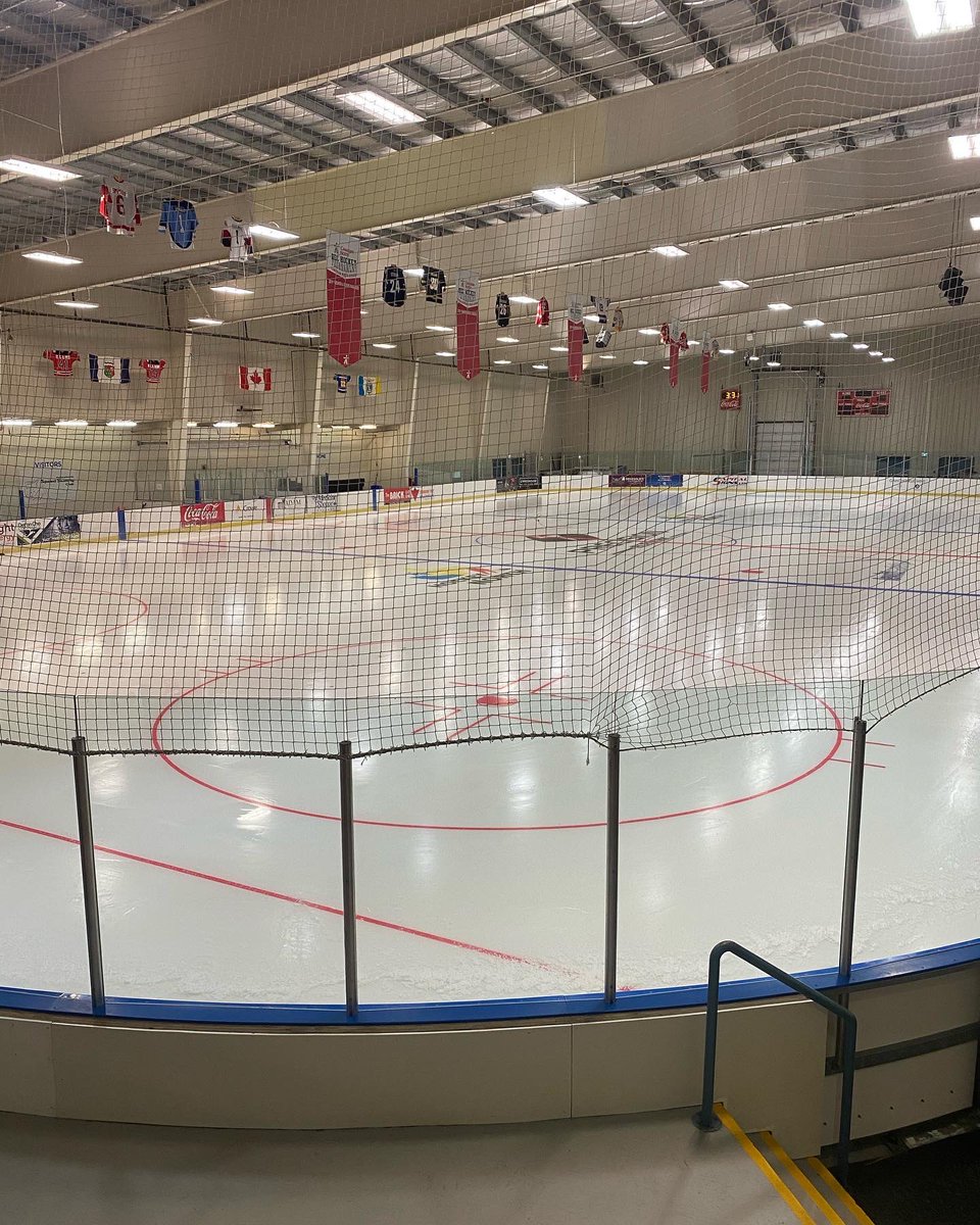 CrossDevelo1's tweet photo. From Ponoka to Yellowknife arenas in less than 24 hours! Excited about the player development week ahead & first out of province experience for CID in this beautiful city.
#developandtransfer #hockeynwt #hockeynorth https://t.co/A2mpCNEXKX