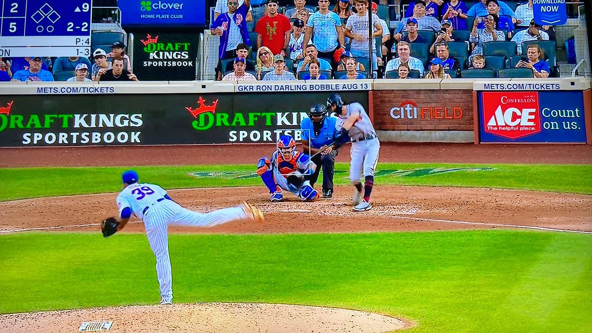 #EdwinDiaz running in from the bullpen to the sounds of trumpets is one of the coolest things I’ve seen in <a href="/mlb/">MLB</a> - The <a href="/mets/">New York Mets</a> fans absolutely love it! #LiveDreamBe #LGM