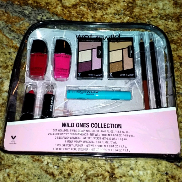 MissDawnMecca's tweet photo. So good I had to share! Check out all the items I'm loving on @Poshmarkapp #poshmark #fashion #style #shopmycloset #sephora #toofaced: https://t.co/xTkJ2CWhSs https://t.co/Mulzbfk11e