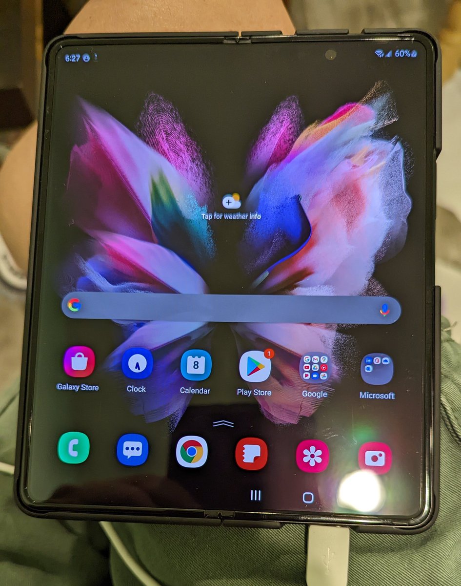 awraynor's tweet photo. Going back to the #foldablelife for a few weeks and see how the new phones shake out. https://t.co/FwNIeM7uXj
