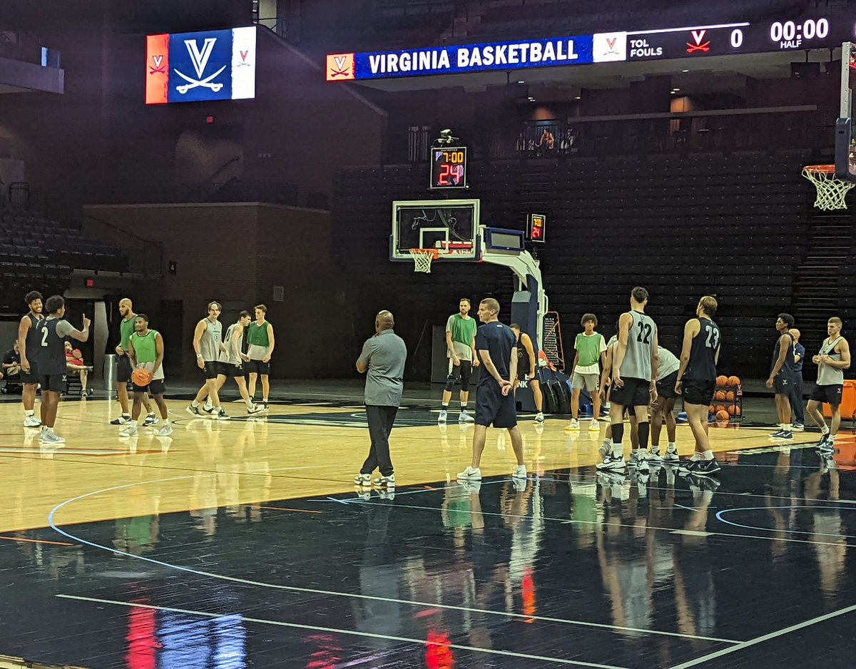 coachlewis_sqba's tweet photo. @WFS_Basketball Coaching Staff got better today. Had the #opportunity to watch practice, learn, talk π & life lessons with the UVA Men's Staff. Big s/o to @CoachOuva for the invite. #WFSHoops π―ππͺπΎ https://t.co/SvZSDQF2au