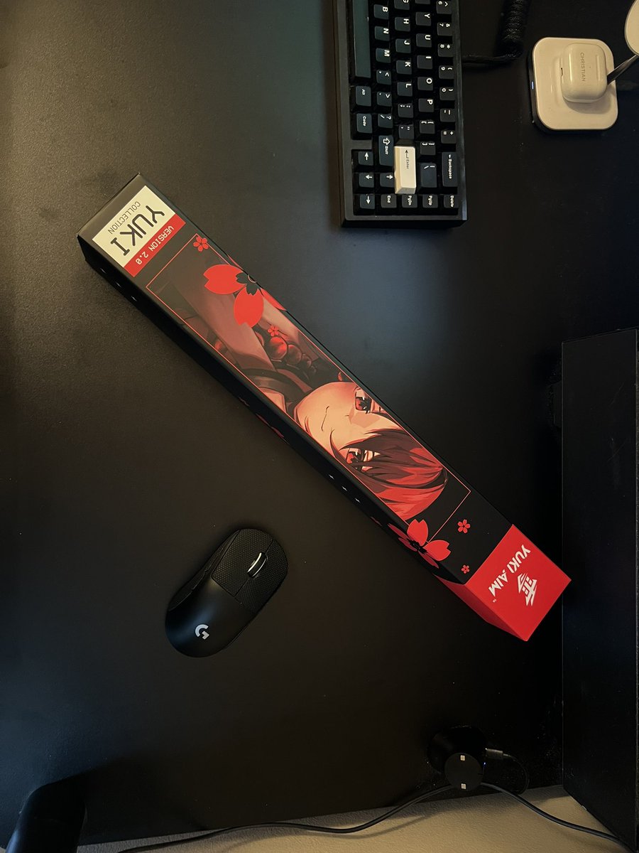 new <a href="/yukiaim/">Yuki Aim</a> mouse pad.