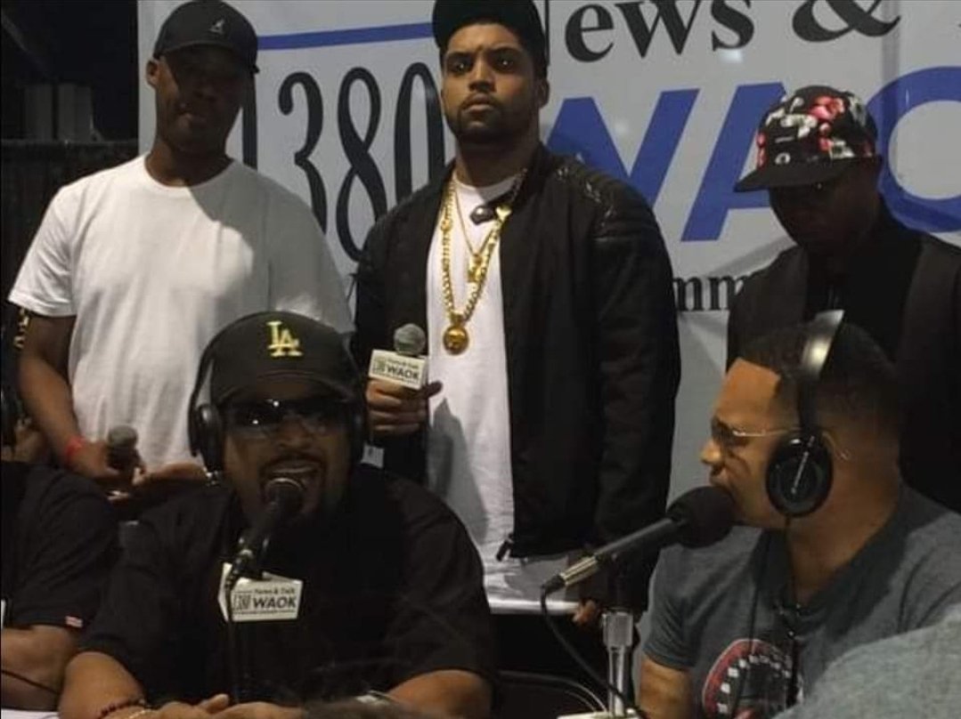 Rashad_Richey's tweet photo. THIS is what it looks like when #IceCube brings ALL the stars of your favorite movie to your radio show! ICONIC! #StraightOuttaCompton #NWA #Atlanta #GA #RashadRicheyMorningShow #Glenwoodsfinest #WAOK #V103ATLANTA (HD3) https://t.co/pEHHtsn1hh