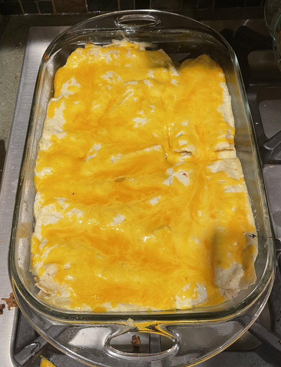 gretchemaben's tweet photo. Spent the day meal prepping:
Skillet Lasagna
Skillet Tamales
Sour Cream Chicken Enchiladas
White Chicken Lasagna

I’m exhausted, but that’s 63 meals packed and ready to go! Now I just gotta organize the deep freeze to make room for them!

#AdventuresInCooking
#PCCMEats https://t.co/u8Qtc19qZM