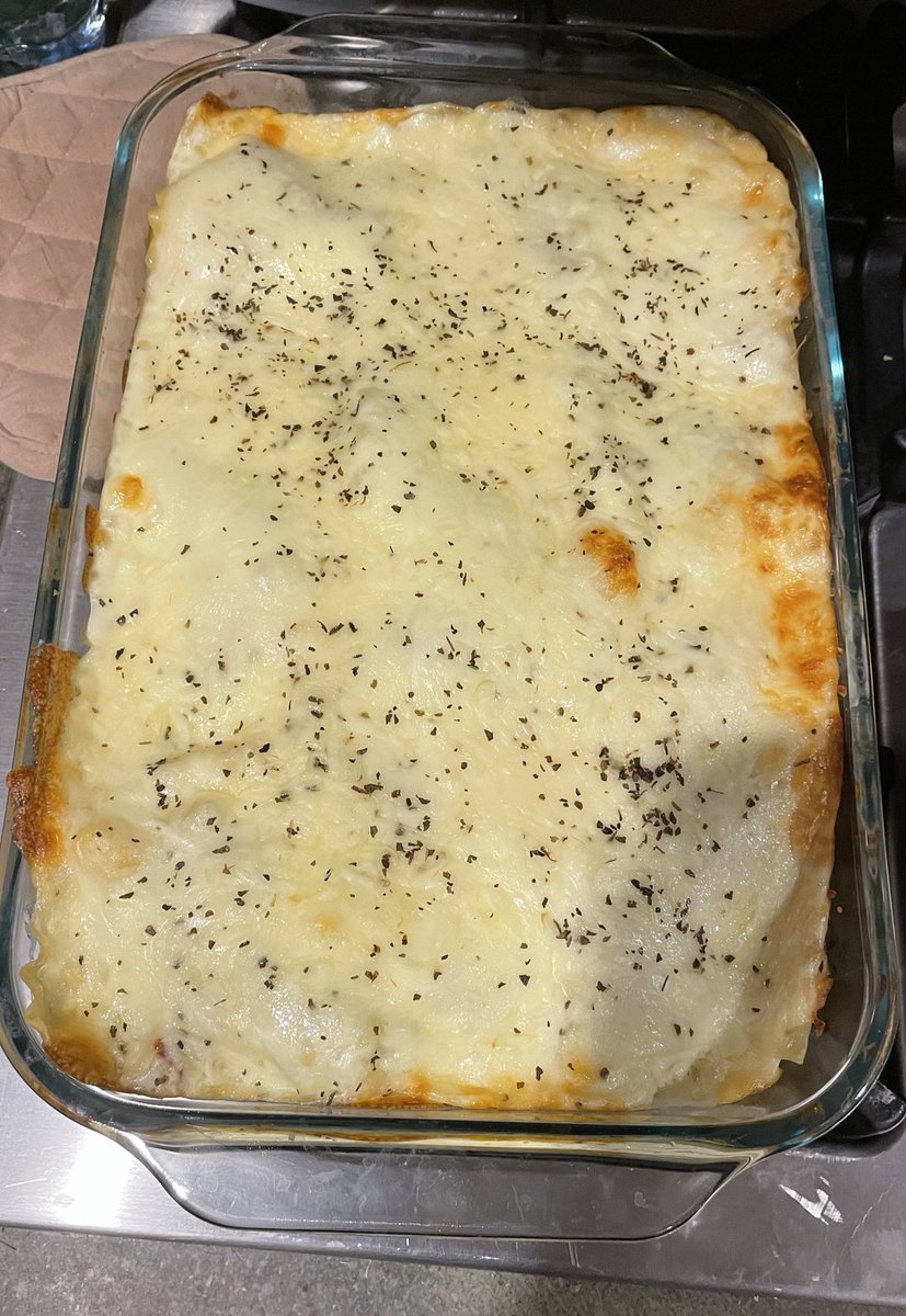 gretchemaben's tweet photo. Spent the day meal prepping:
Skillet Lasagna
Skillet Tamales
Sour Cream Chicken Enchiladas
White Chicken Lasagna

I’m exhausted, but that’s 63 meals packed and ready to go! Now I just gotta organize the deep freeze to make room for them!

#AdventuresInCooking
#PCCMEats https://t.co/u8Qtc19qZM