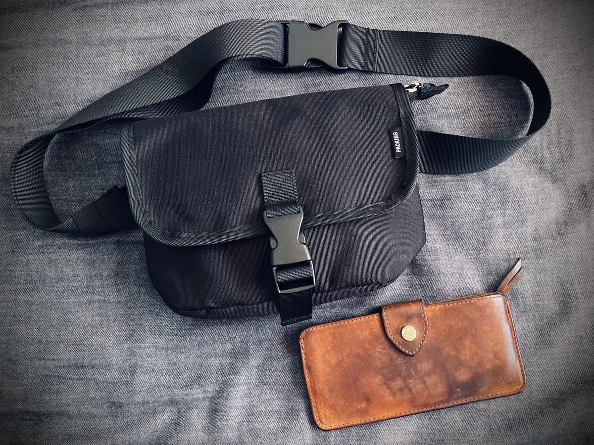 昨日友人から頂いためちゃかわバッグ。長財布が入るぐらいのサイズって良い。 