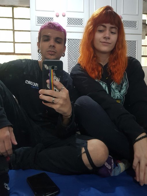 O casal emocore aqui usa roupa tbm.... https://t.co/0dPar8KMTN<a href="/tag/tbt"class="tags"><span>#tbt</span></a>