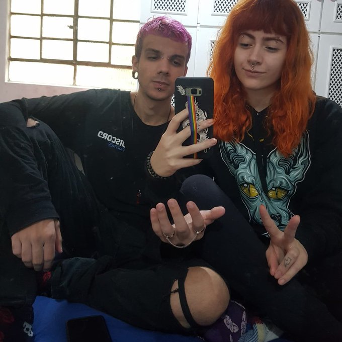 O casal emocore aqui usa roupa tbm.... https://t.co/0dPar8KMTN<a href="/tag/tbt"class="tags"><span>#tbt</span></a>