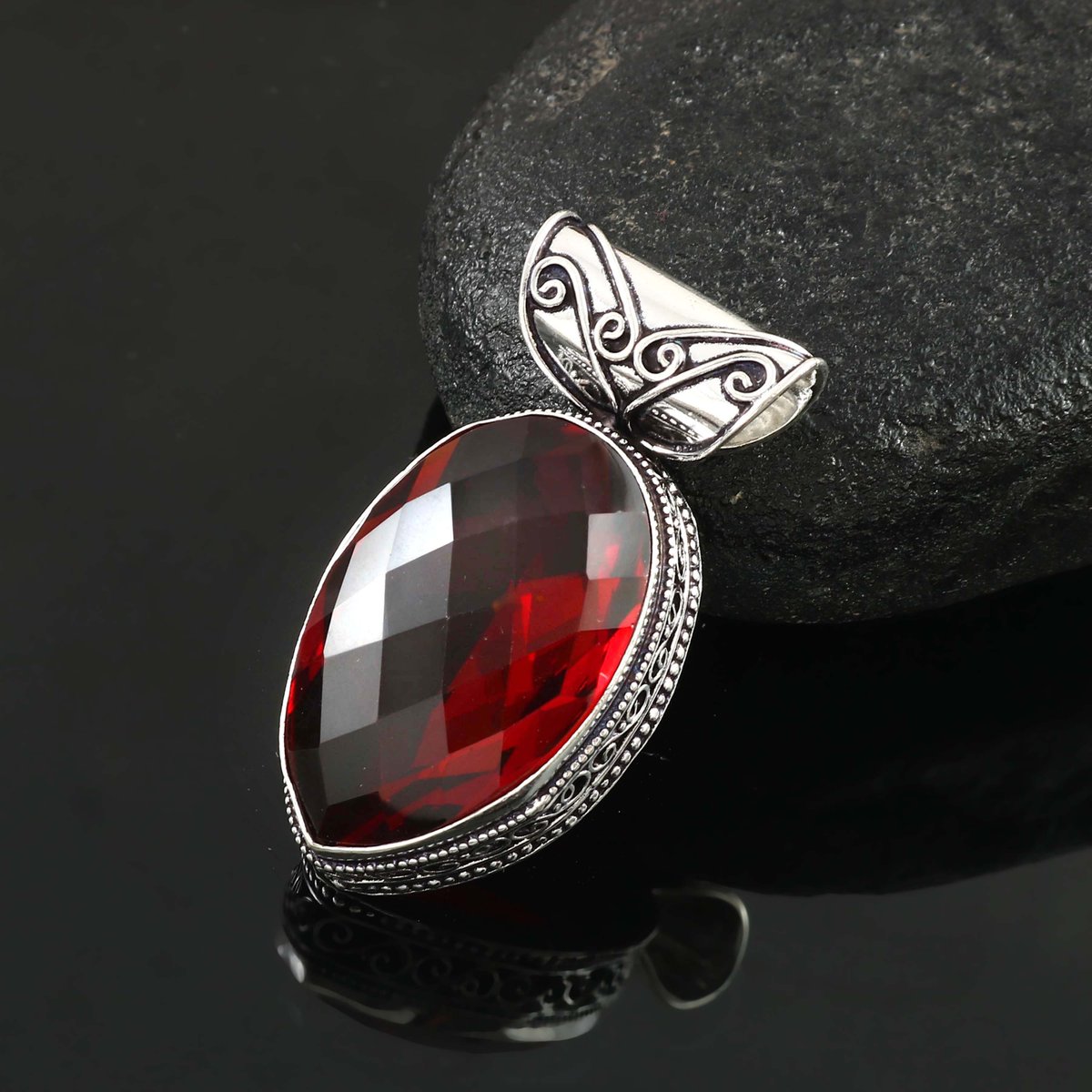 Renuka50663823's tweet photo. Excited to share the latest addition to my #etsy shop: Garnet Cut pendant,Red Gemstone Pendant,Handmade Pendant,Necklace,925 Sterling Silver Pendant,Gift For Her,Women Jewelry,Birthday Gift https://t.co/z4ckPaVv3M #red #anniversary #eid #teardrop #lovefriendship #garne https://t.co/PdVlhw2FhI