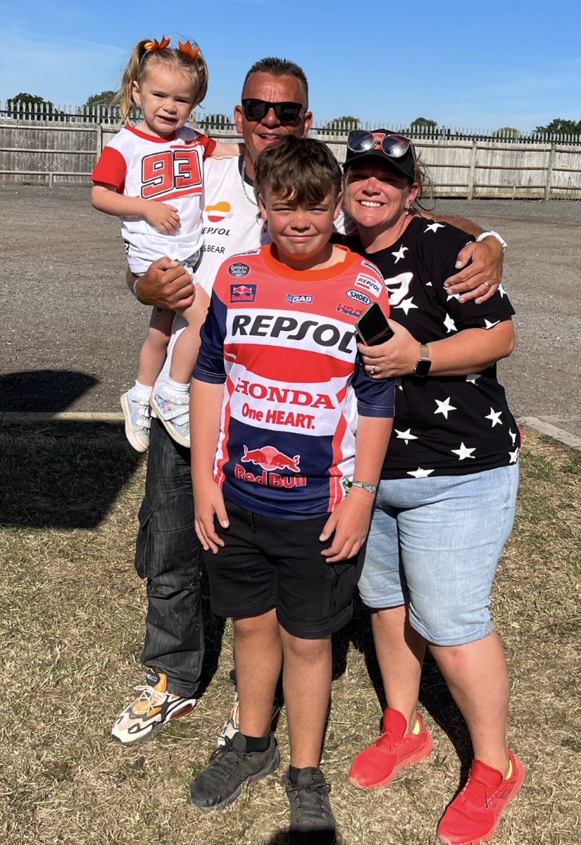 JimmyRepsol's tweet photo. #LetsGoRacing 🏁🇬🇧 @Ruthie_Standen @JimmyRepsol #Jacob #Connie #TeamRepsol @marcmarquez93 @HRC_MotoGP @polespargaro @stefanbradl @SilverstoneUK #BritishMotoGP2022 #HRC #MotoGP #Repsol #FamilyPic 🏁🇬🇧🏁🇬🇧🏁🇬🇧🏁🇬🇧🏁🇬🇧 https://t.co/LKqSi3VPBP
