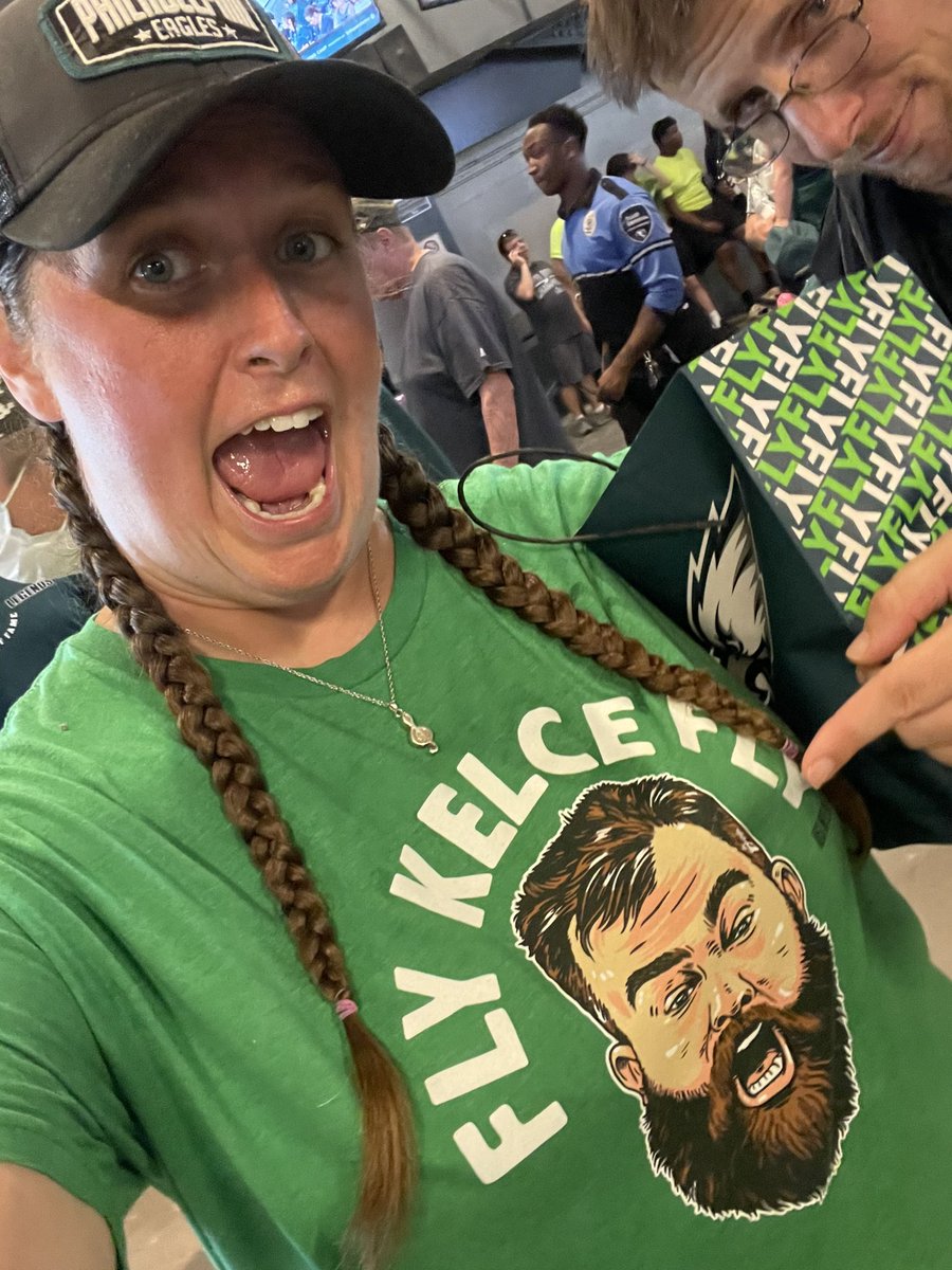 Bpetersen510's tweet photo. We talkin bout practice! #EaglesCamp #gobirds 💚🦅🏈 https://t.co/mG758zWGPs