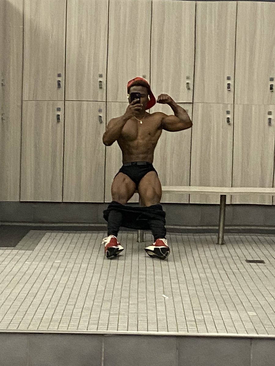 1of1ape's tweet photo. None of this shit is for show , gotta really love it.. 🥩 https://t.co/KWkLgFuZuA