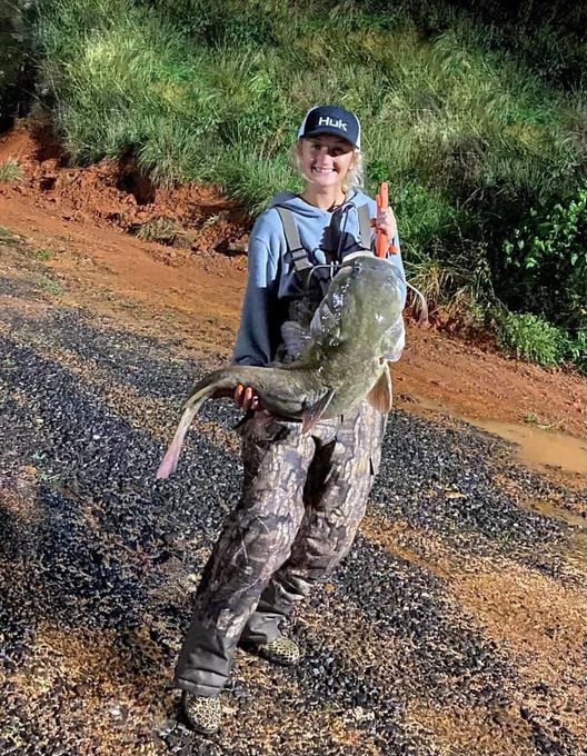 Watch Lucy's leaked NSFW photo on TwXstars