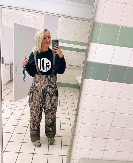 Watch Lucy's leaked NSFW photo on TwXstars