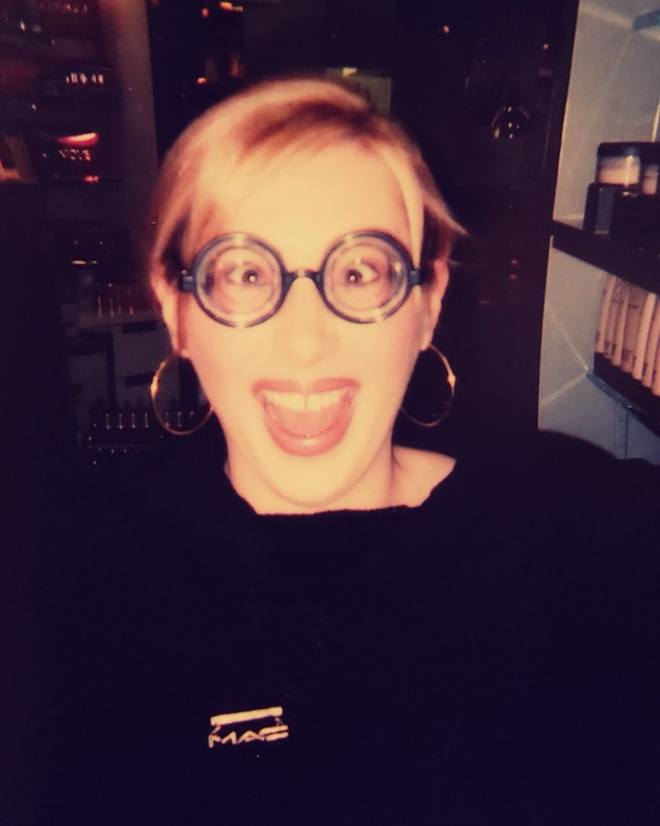 makeupsheri's tweet photo. @MACcosmetics circa 2000 I had ZERO  fun at that counter. Good old days!! #makeupartist #beingstoopid #workwasfun https://t.co/5PnOIDvFik