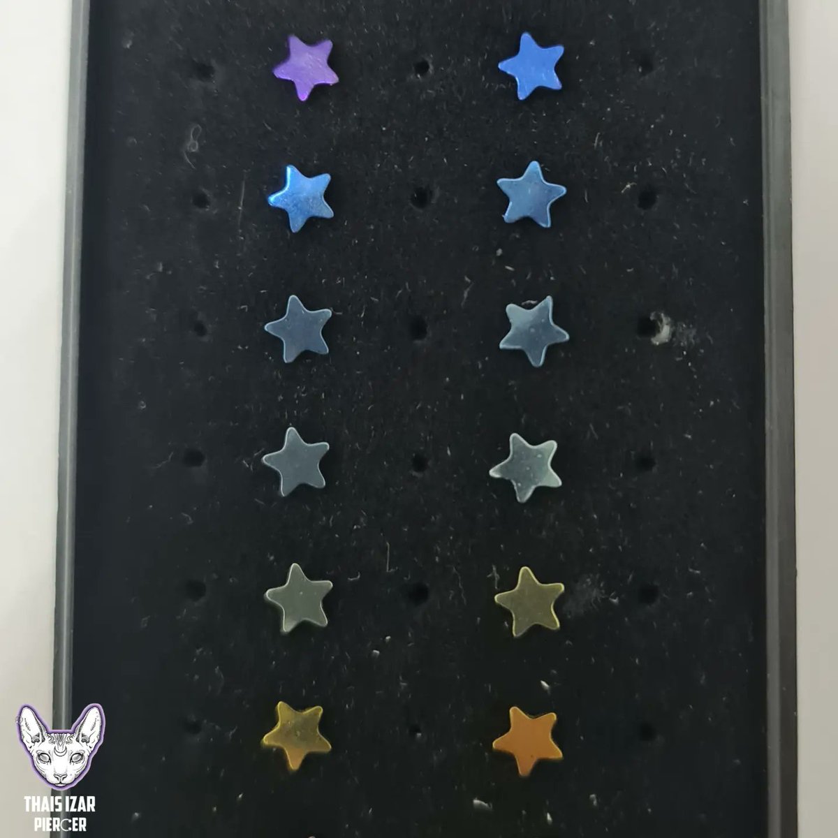 FadaDosInferno's tweet photo. Se você quer anodizar sua joia mas não sabe exatamente como fica as cores na joia, montei esse mostruário de cores pra facilitar na escolha. Uma cor mais linda que a outra 😍
#piercing #anodização
#anodizing #anodizer #anodizacaopiercing #anodizedtitanium #anodizedjewelry https://t.co/iCR5sR8wLF