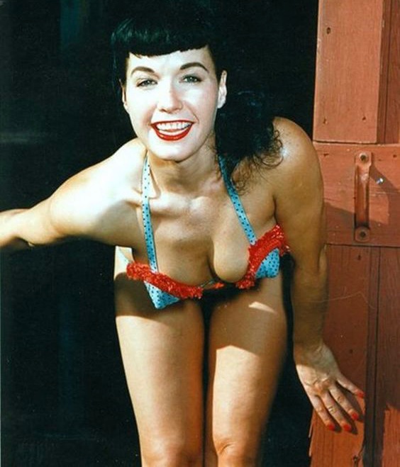 ☀️ Hope y’all are having a lovely Sunday!! 💕

#pinupgirl #1950s #bettiepage #retrostyle #farmgirl #pinup