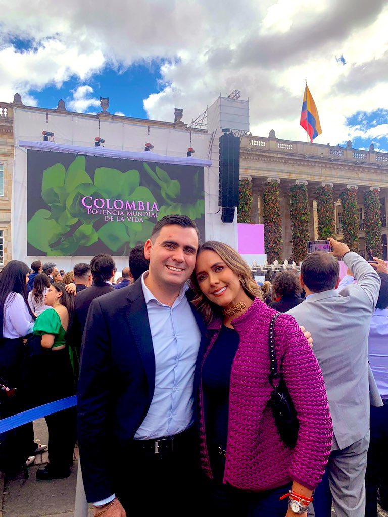 #7DeAgosto| solo necesitamos voluntad, disposición y sentido de pertenencia por nuestro territorio para trabajar por él. 
Acompañamos a <a href="/LuisCarlosAyal/">Luis Carlos Ayala Rueda</a>  y demás alcaldes de #Santander  para acoplar la región con el #GobiernoNacional @PetroGustavo 
@SoyConservador 
#ColombiaRenace