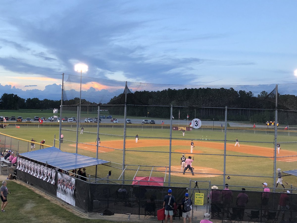 ChrisStilesRob's tweet photo. Baseball skies. #DYWS https://t.co/RcZmIv0ww4