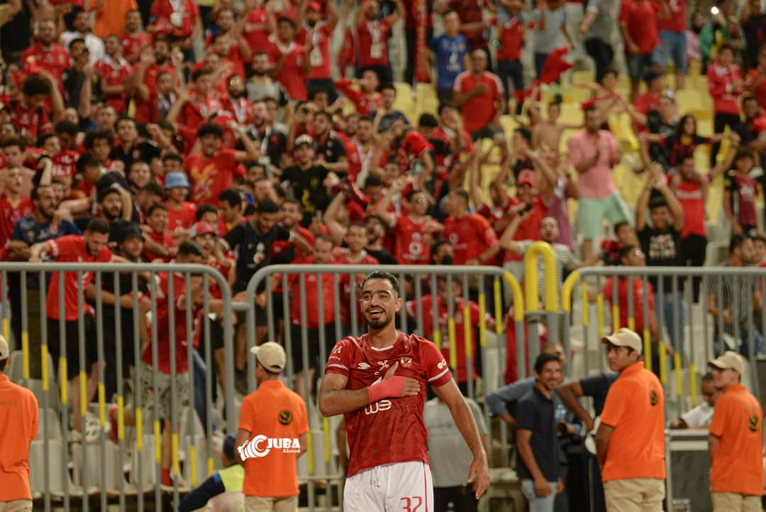 إحنا ليك يا أهلي ، وانت جوه عينينا.❤️