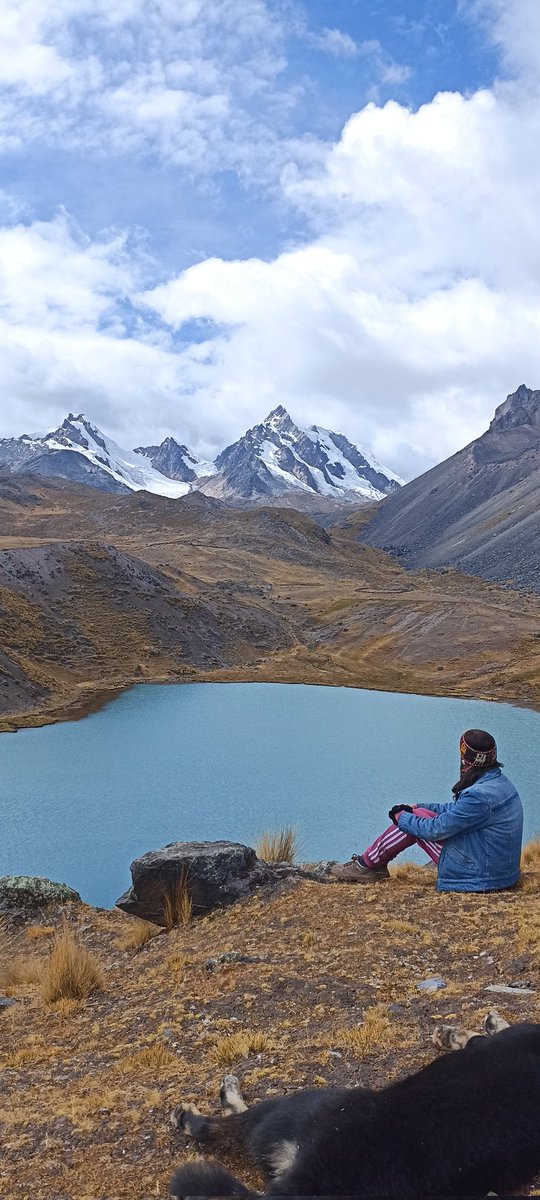 carlitanperu's tweet photo. La laguna Azul y parte del imponente nevado es lo más bonito que me recordaré de la caminata hasta el Ausangate.(La foto se queda corta para graficar tanta belleza). #Pacchanta #Cusco ❤️ https://t.co/cE8nnZdjrZ