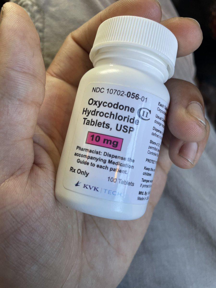 hellaperx's tweet image. I wonder why your love is so toxic?💕