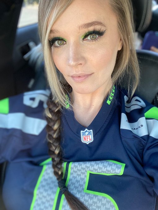 Almost that time again&hellip; 💙💚 FOOTBALL SEASON IS UPON US! #GoHawks https://t.co/pNzmYEIHMV<a href="/tag/gohawks"class="tags"><span>#gohawks</span></a>